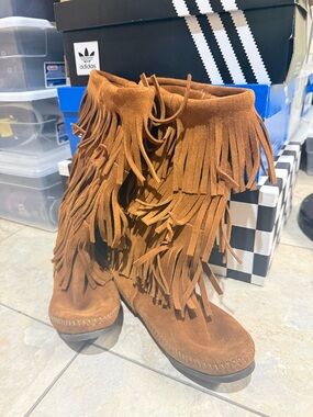 Minnetonka Brown Suede Fringe Moccasin Boots